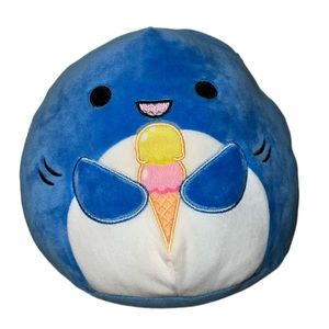 8” Mav the Shark Squishmallow (Claire’s Exclusive)